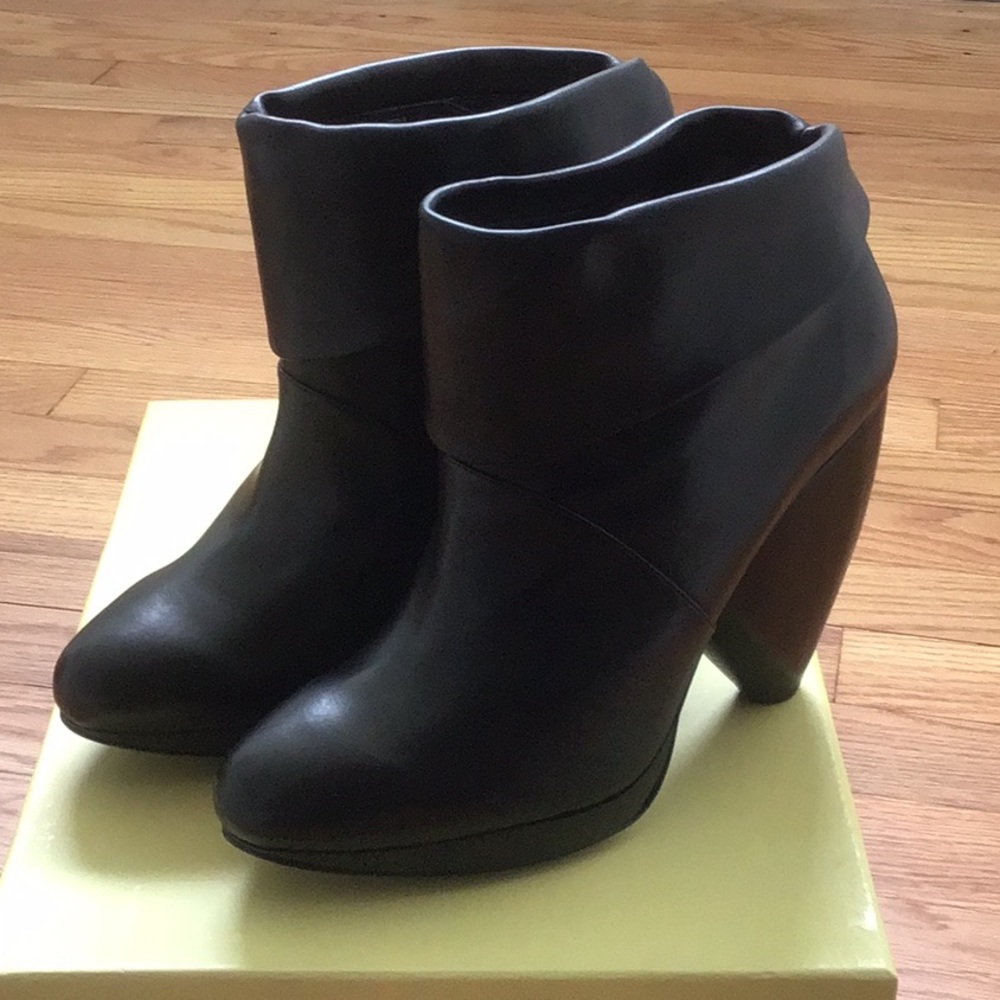Max Studio Umberto Women’s Leather Booties